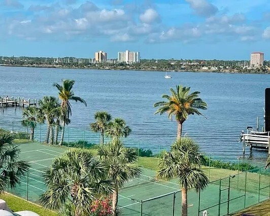 Building Photo - 100 Silver Beach Ave