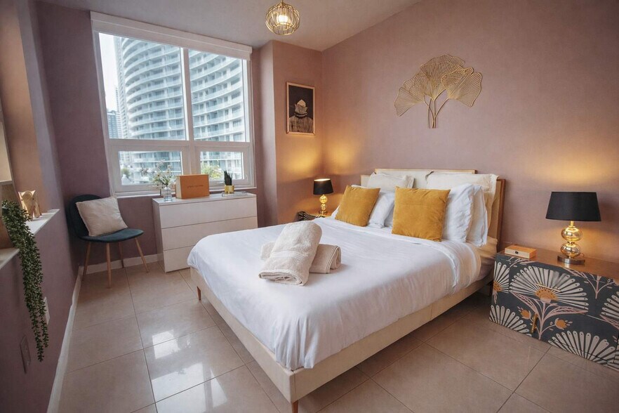 Building Photo - 3250 NE 1st Ave