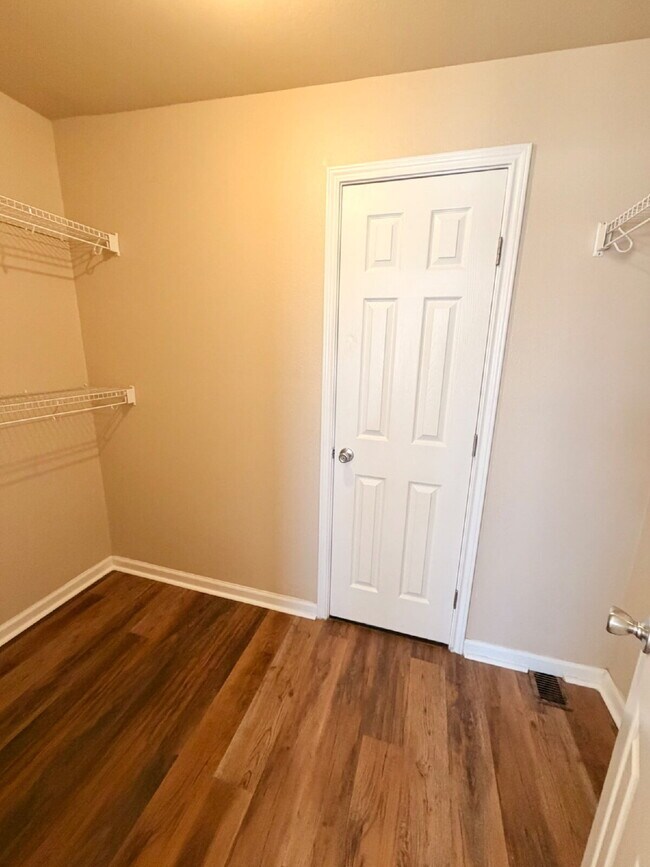 Building Photo - "Charming 3-Bed, 2-Bath Lubbock Home with Spacious 1176 Sq Ft Layout!"