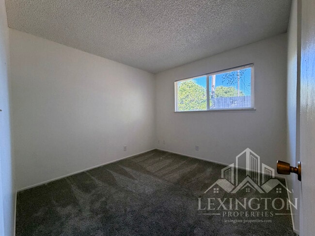 Building Photo - Lovely, 3BD/2BA, Home in Desirable Orangevale Neighborhood, Almond Acres, off Oak Ave. and Hickory!