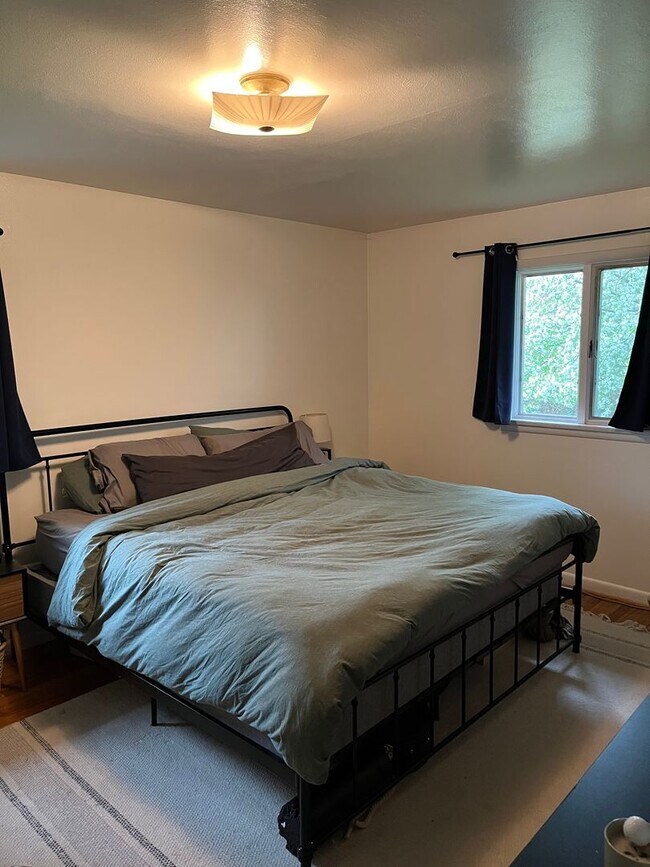 Building Photo - FULLY FURNISHED Midtown Three Bedroom Space for Rent, Great Location!