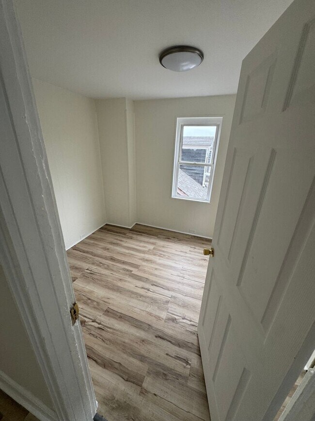 Building Photo - Charming Lancaster City 5 BR/ 1.5 Bath Hom...