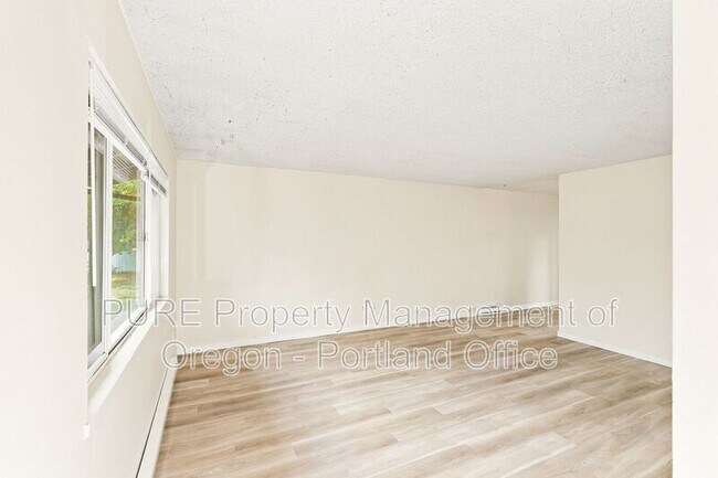 Building Photo - 2094 SE Pinelane St
