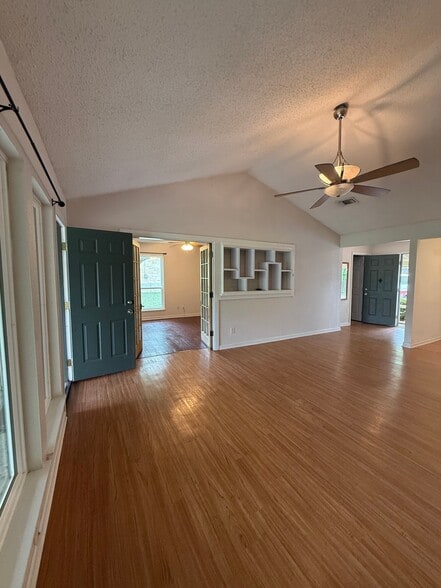 Building Photo - 20 Wildwood Cir
