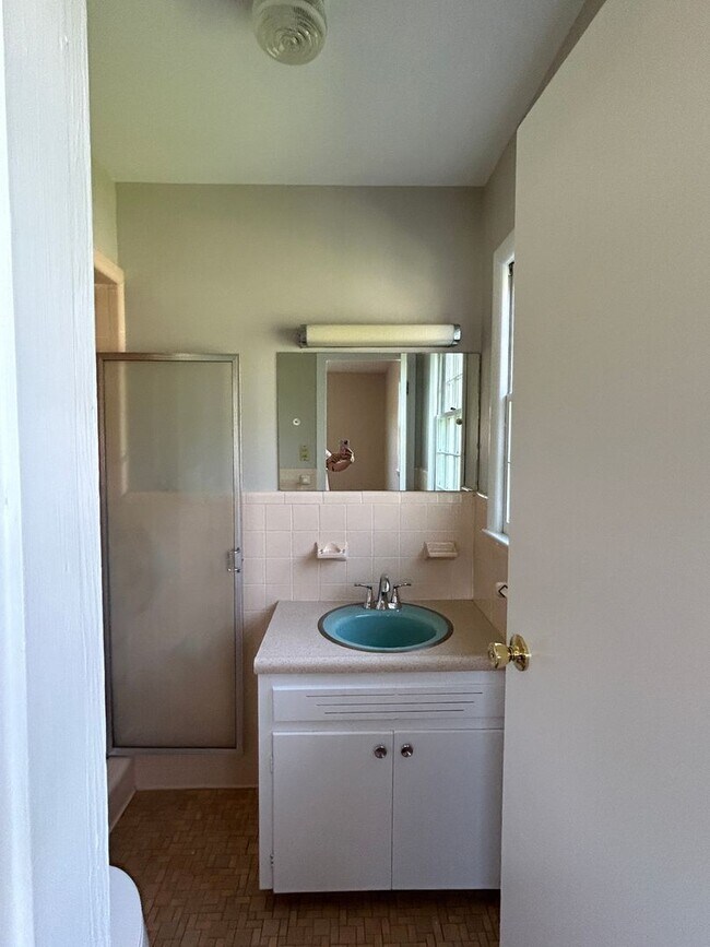 Building Photo - 1504 Cloverdale Road **MOVE IN SPECIAL**