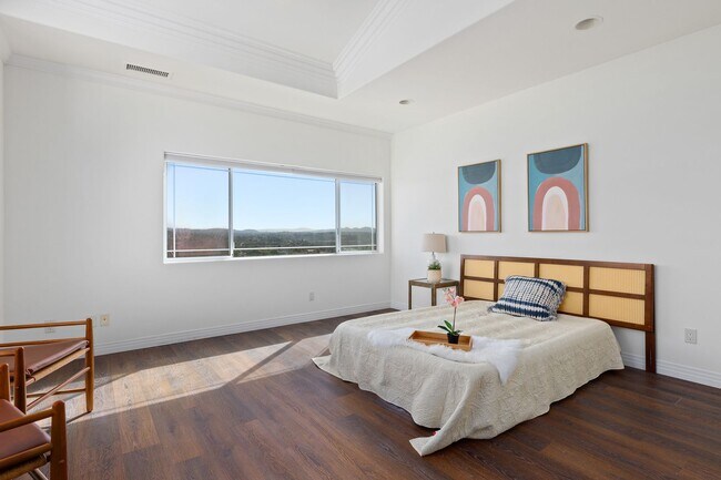Building Photo - Spacious 5-Bedroom, 4 Bath Home with Ocean...