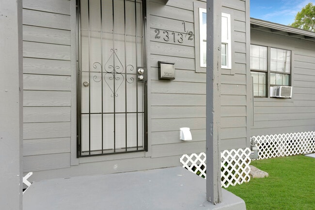 Building Photo - 2311 N Louis St