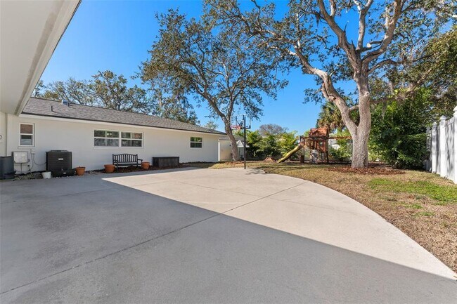 Building Photo - 1664 Sharon Way