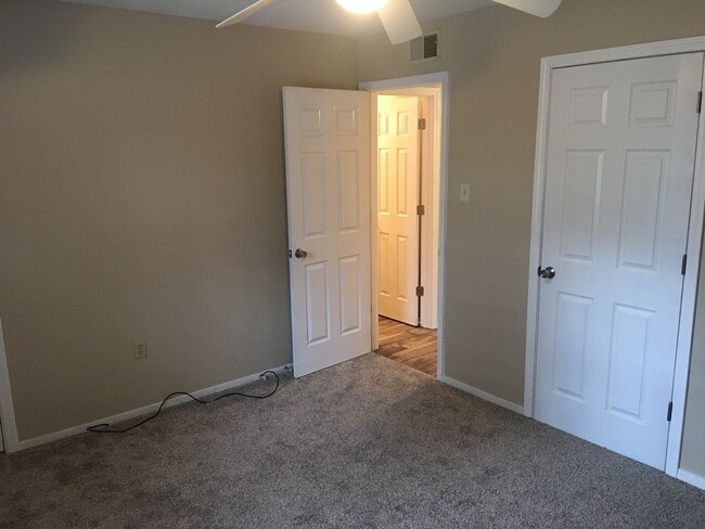 Building Photo - 3 Bed 1 Bath Home