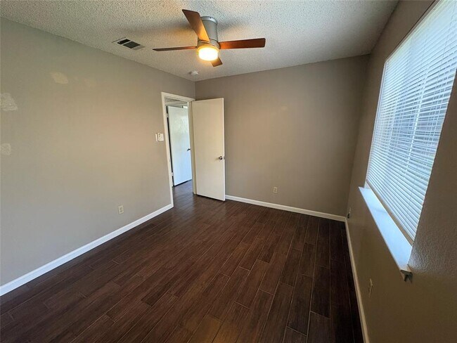 Building Photo - 2902 Sabinal Trail