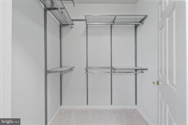 Building Photo - 4950 Brenman Park Dr
