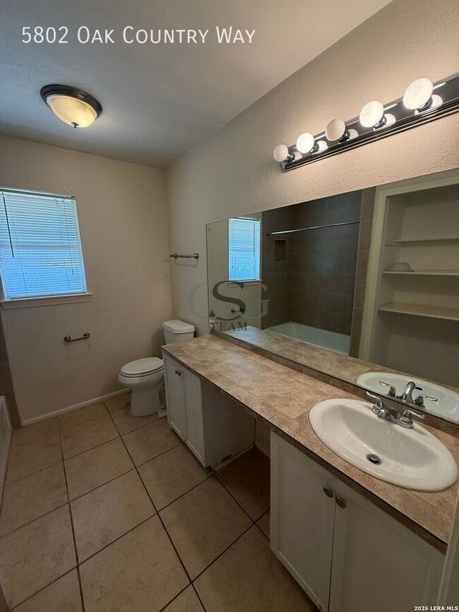 Building Photo - 5802 Oak Country Way