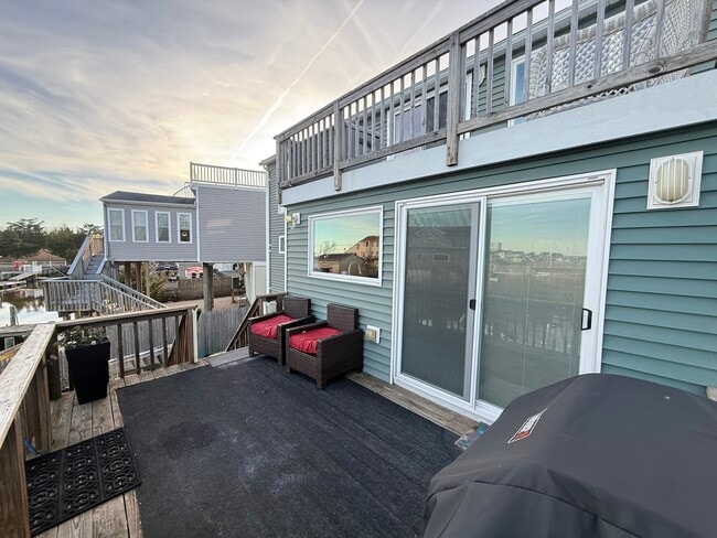 Building Photo - 256 Alley Ave