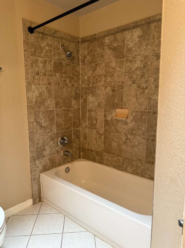 Building Photo - "Charming 3-Bed, 2-Bath Oasis in El Paso -...