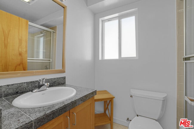 Building Photo - 120 Fleet St