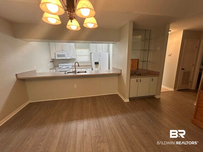 Building Photo - 9474 Villas Dr