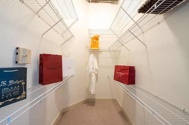 Building Photo - 4899 Montrose Blvd