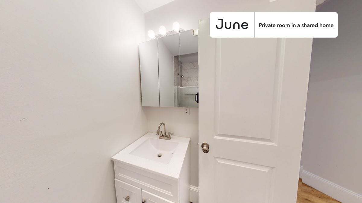 Building Photo - Room in Shared 5 bed/2 bath home in Brighton
