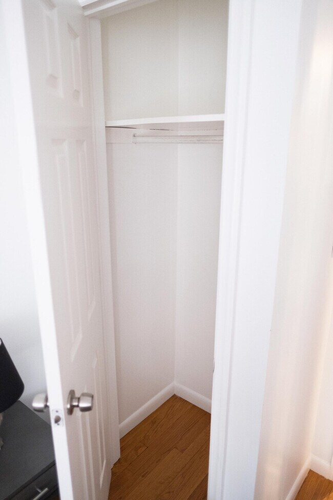 Building Photo - 305 E 104th St