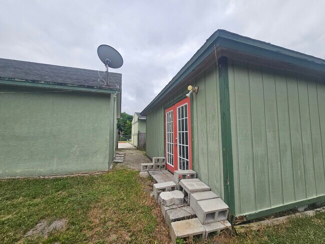 Building Photo - 3215 SE Pinto St