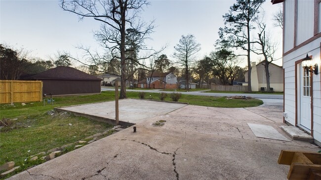Building Photo - 556 Roanoke Dr