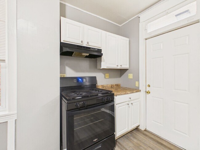 Building Photo - 1826 Boas St