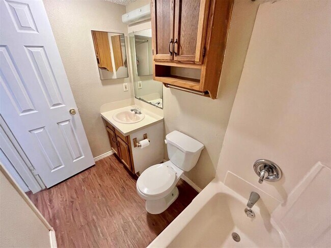 Building Photo - 112 Hillside Cove