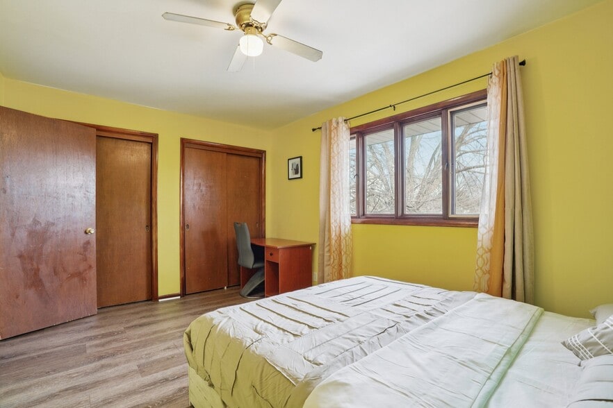 Building Photo - 10783 W Appleton Ave