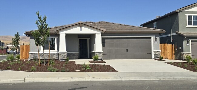 Building Photo - Brand New 4 Bed, 3 Bath Solar-Powered Sing...