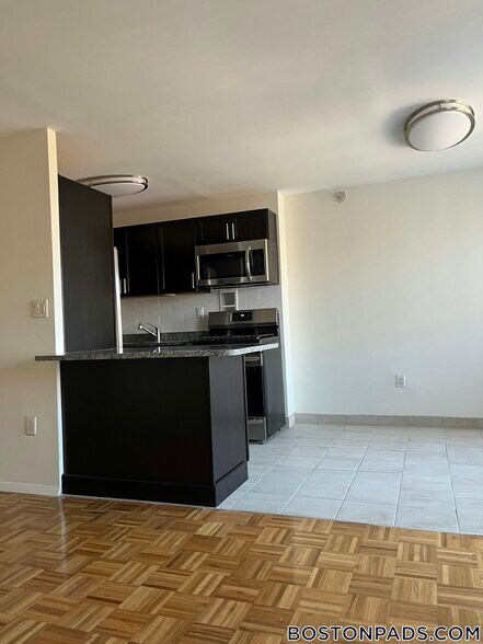 Building Photo - 185 Freeman St