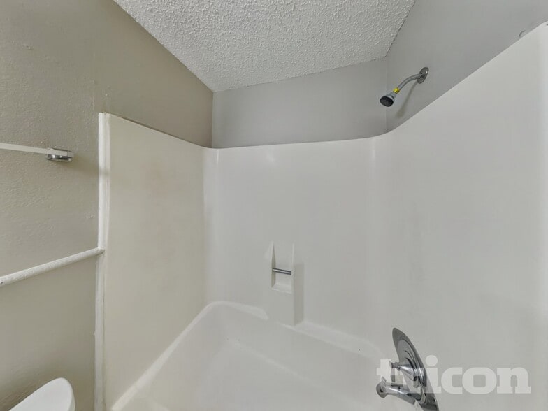 Building Photo - 623 Walston Ln