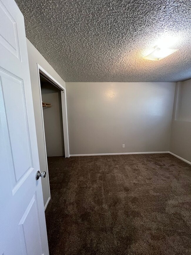 Building Photo - 2122-2124 W Regina Ave