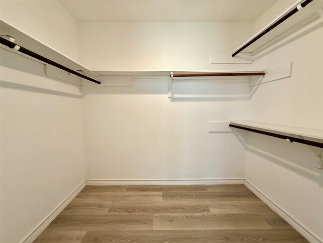 Building Photo - 10722 Sashay Dr