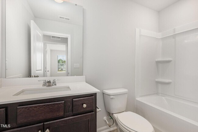 Building Photo - 172 Paramount Dr