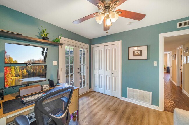 Building Photo - 407 Wilmes Dr