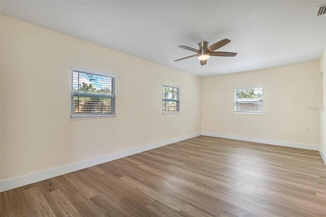 Building Photo - 4087 Vana Dr