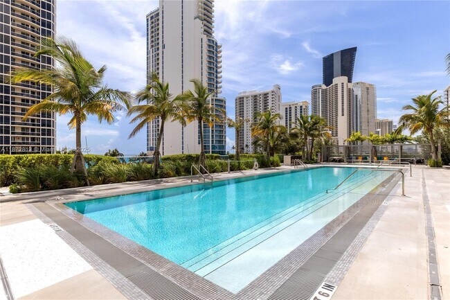 Building Photo - 17550 Collins Ave