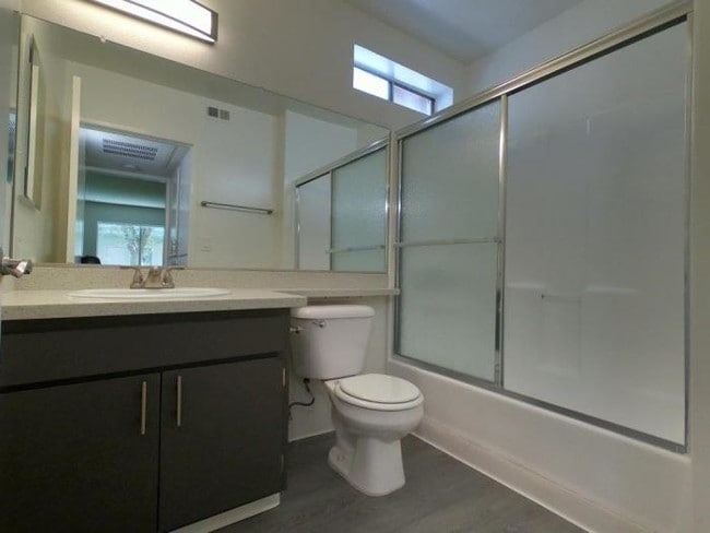 Building Photo - 1 bedroom in Sherman Oaks CA 91411