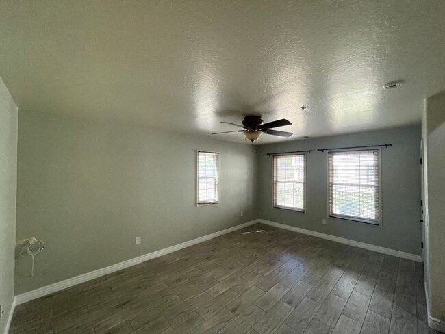 Building Photo - Prime Gilbert 3 Bedroom/2.5 bath 1st floor bonus room, 3 community pool's