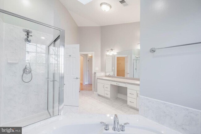 Building Photo - 2303 Sawtooth Oak Ct