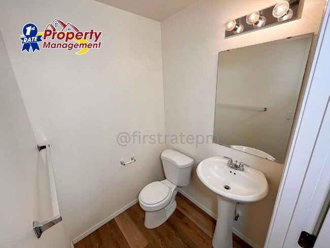 Building Photo - 1141 N Dove Ave