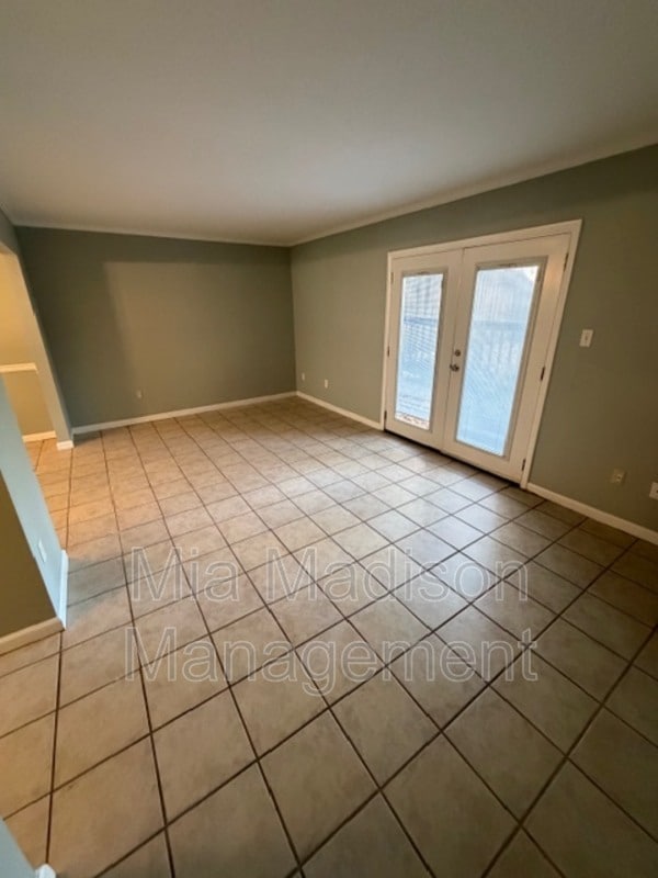 Building Photo - 527 Tibet Ave