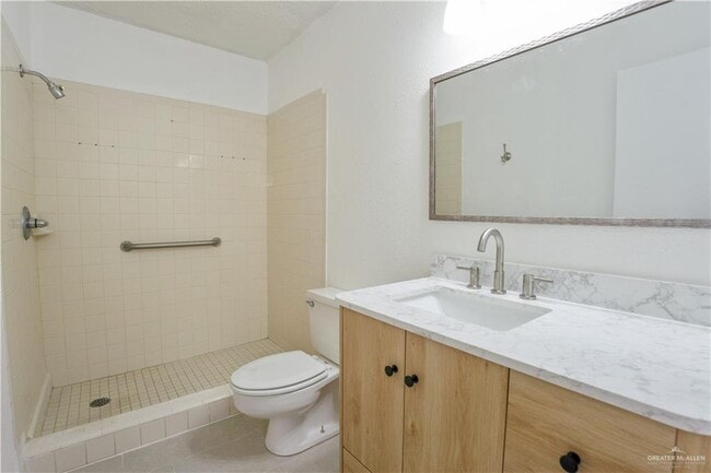 Building Photo - 9 Redbud Ave