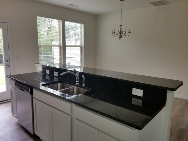 Building Photo - 54 E Grove Point Dr