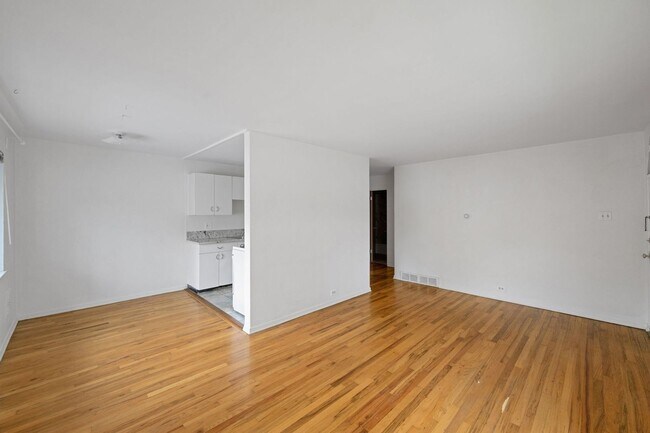 Building Photo - Charming 1BR Apartment in Denver