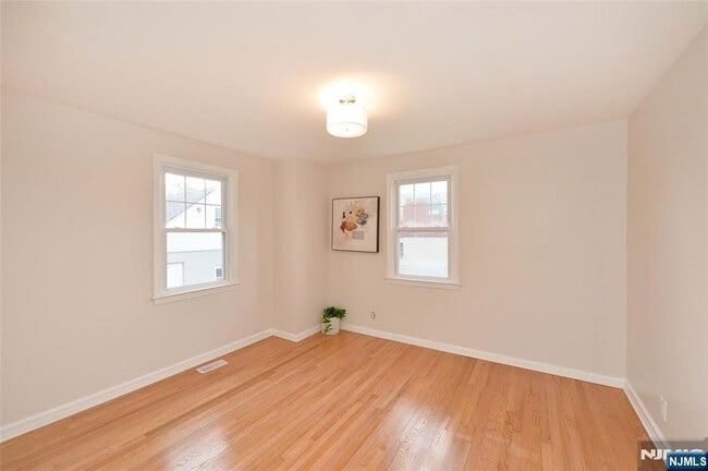 Building Photo - 16 Liberty St