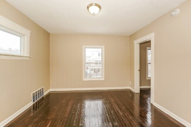 Building Photo - 3870 W 19th St