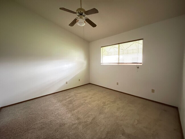 Building Photo - 900 Haynes Dr
