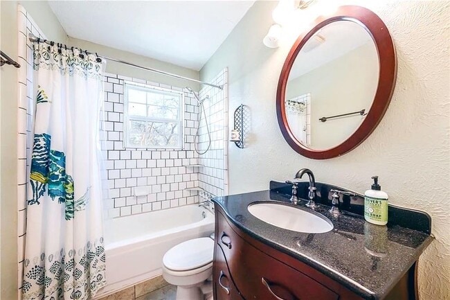 Building Photo - 3305 Larry Ln