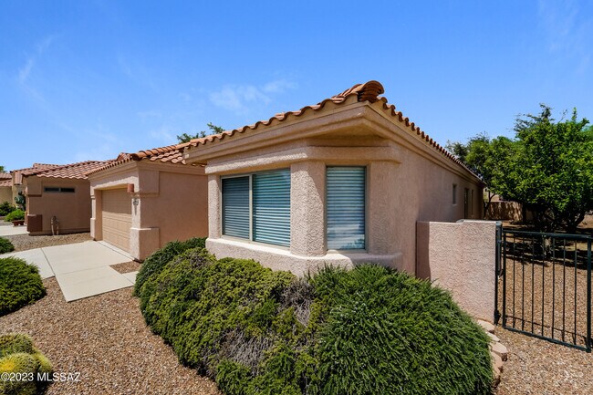 Building Photo - 1486 W Sand Pebble Dr